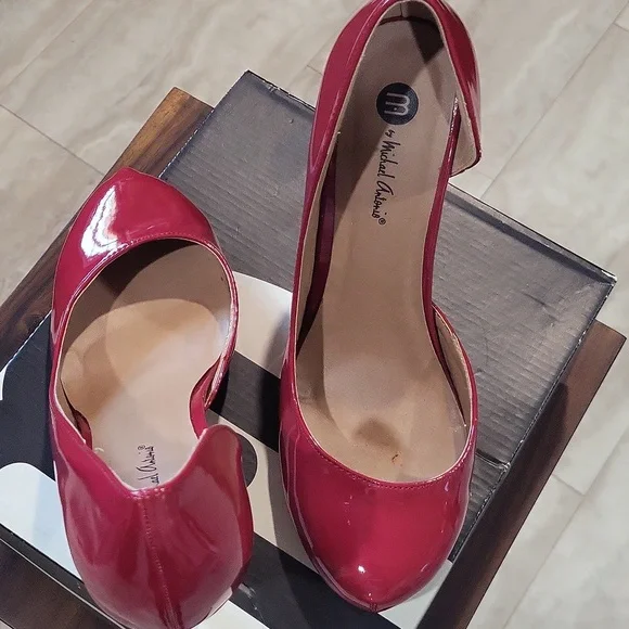 PRE-LOVED๐ Michael Antonio Latanya Cherry Red Patent Leather Platform Pumps! - Picture 3 of 12